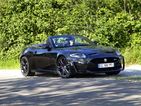 Vidéo - Les Virées Caradisiac en Jaguar XKR-S Cabriolet : une voiture de fille à poils