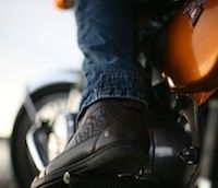 1964 Shoes arrive dans le monde du deux-roues