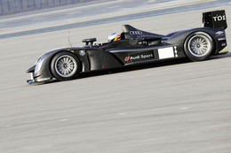 Audi R15 Plus: Maintenant de profil