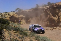 Dakar 2009 Etape 5 : De Villiers ouvre son compteur, Peterhansel et Sainz culbutent, Al-Attiyah leader