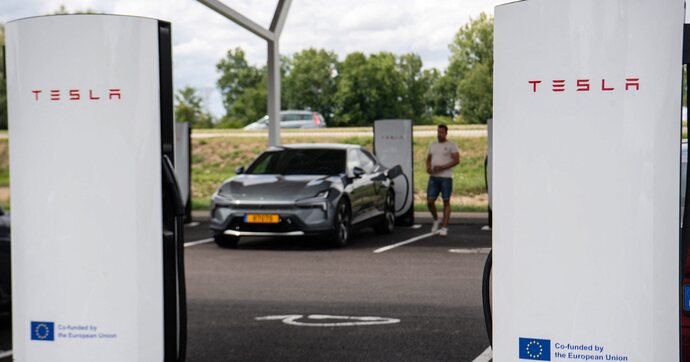Quelles bornes de charge Tesla sont gratuites près des incendies pour « faciliter les évacuations » ?