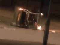Il tente un demi-tour 180 avec sa smart