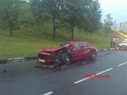 Accident pour une Mercedes SLS russe : elle se crashe dans une Lada