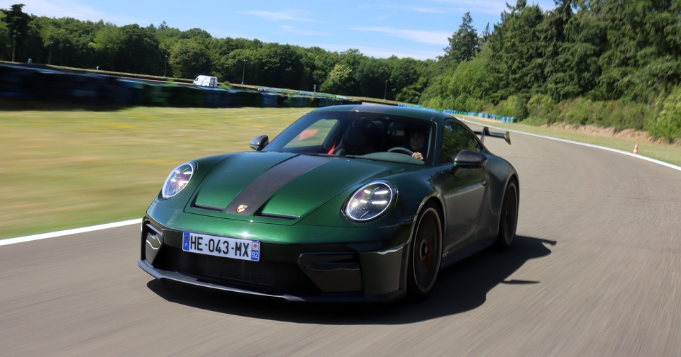 Découvrez Nina, notre nouvelle pilote, au volant de l'extraordinaire Porsche 911 GT3