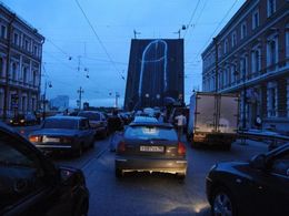 Blague russe : un phallus géant sur un pont basculant de St Petersbourg