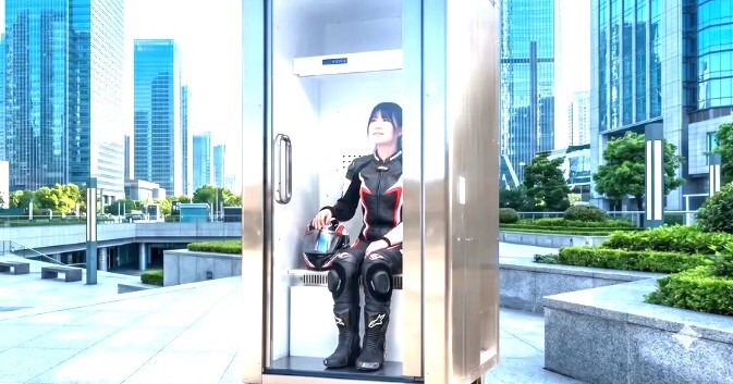 Le Japon invente le « réfrigérateur humain » : la cabine qui refroidit un motard en cinq minutes