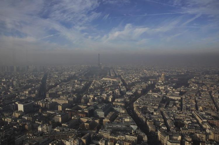 Paris : Anne Hidalgo persiste et réclame la circulation alternée pour ...