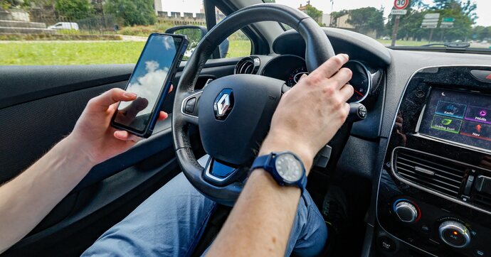Téléphone au volant : La suspension immédiate du permis de conduire en voie de généralisation 