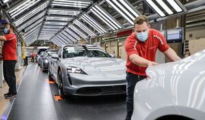 Voiture électrique ou thermique ? En Allemagne, Angela Merkel au milieu des conflits d'intérêts