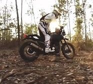 Video - Royal Enfield: l'Himalayan en images qui bougent