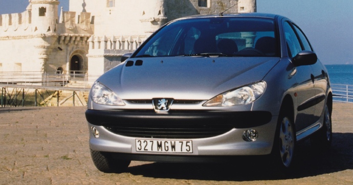 J’ai appris tellement de choses au volant de la Peugeot 206 1,6 litre de ma grand-mère !