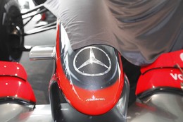 F1 : McLaren MP4-24 in, Ron Dennis out