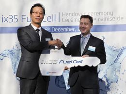 Hyundai livre les 2 premiers ix35 à hydrogène français