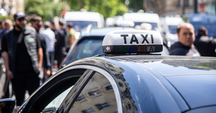 L’État dégaine une prime sur-mesure pour les taxis mais ferme la porte aux VTC