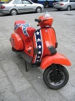 Moto à la mode ... orange !!! General Lee.