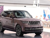 Cela ne se voit pas, mais il s’agit bien du Range Rover Electric