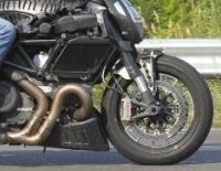 Ducati Mega Monster 2011 : On y voit un peu mieux...