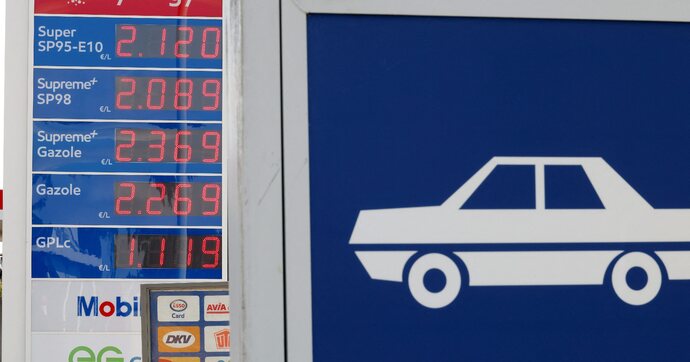 Toujours plus cher, le gazole va-t-il devenir le carburant des riches ?