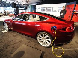 Tesla ouvre un Service Center Parisien et déploie son réseau de Superchargers en France