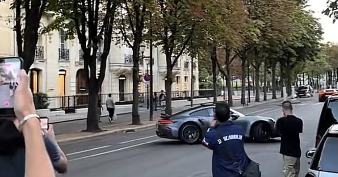 Un délit de fuite dans Paris après un accident ridicule en Porsche 911 Turbo S