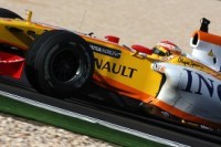 Renault F1: "On fait de gros progrès avec le KERS."