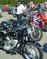 SRC (Sunday Ride Classic): la moto à la rencontre de l’auto devant un Ricard