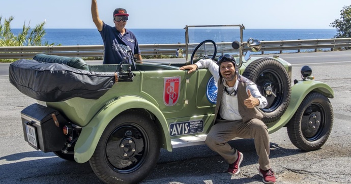 100 ans plus tard, un joli tacot autrichien réussit enfin à rouler jusqu’à Monaco !