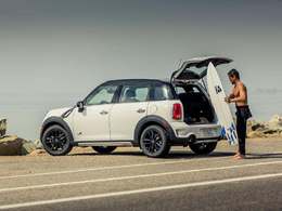 MINI lance sa première planche de surf