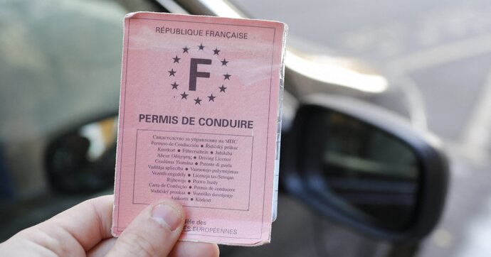 Saviez-vous que vous votre permis de conduire en carton a une durée de vie limitée ?