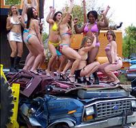 GirlsCrushingCars : ‘bonnes' pour la casse !