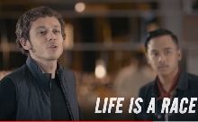 Vidéo - Yamaha: Rossi arsouille aussi en scooter dans la rue