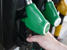 Le carburant moins cher en 2013 qu'en 2012