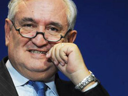 Insolite : Jean Pierre Raffarin et ses vœux sur les chapeaux de roues