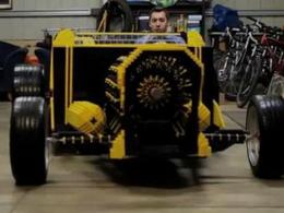 Vidéo : il construit une automobile en Lego !