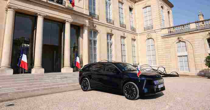 Journées du Patrimoine : les DS présidentielles exposées à l'Élysée