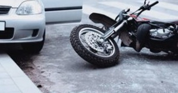 Moto, BMW invente la portière qui refuse de s’ouvrir lorsqu’un deux-roues arrive