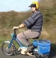 Flashé à 141 km/h sur l’autoroute ………. avec une mobylette !