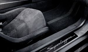 Le fabricant de l'alcantara ne peut plus suivre la demande