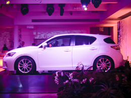 Lexus CT 200h hybride : la campagne "Darker Side of Green"