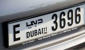 A Dubaï, les plaques d'immatriculations deviennent des écrans à tout faire