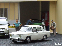 1/43ème - RENAULT R8