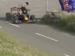 Insolite: Un fan rate son saute-mouton avec la F1 de Buemi !