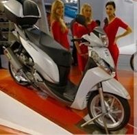 Salon de Milan 2011: Akrapovic, partenariat avec Yamaha et série "Anniversary"