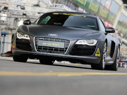L'Audi R8 E-Tron se lance ( prudemment ) dans le bain de la compétition