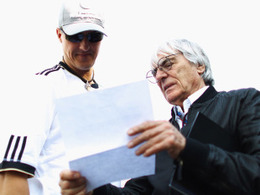 F1 - Ecclestone : "Michael Schumacher gagnerait des courses avec une Red Bull"