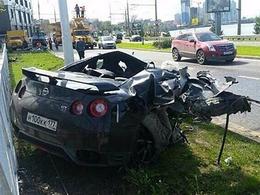 Vidéo : un footballeur explose sa Nissan GT-R à 170 km/h dans un poteau