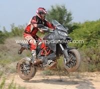 La Ducati Stradaperta s'envoie en l'air...