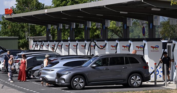 Mais que se passe-t-il sur les ventes de voitures neuves en France ? 42 % d’entre elles sont électriques