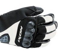 Gants pour les amateurs de sport roulant aussi en hiver... by Ixon.