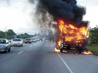 Un camion flambé au Whisky sur une autoroute allemande